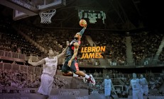 开云APP-当阿尔瓦雷斯的靴尖轻叩里程碑，拜仁的铁骑再次碾过利物浦的哀伤