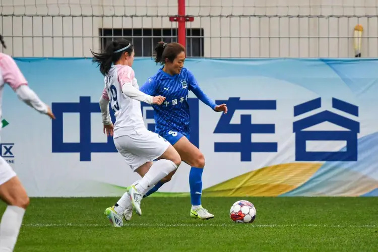 包含英勇征程：女足选手向胜利出发的词条