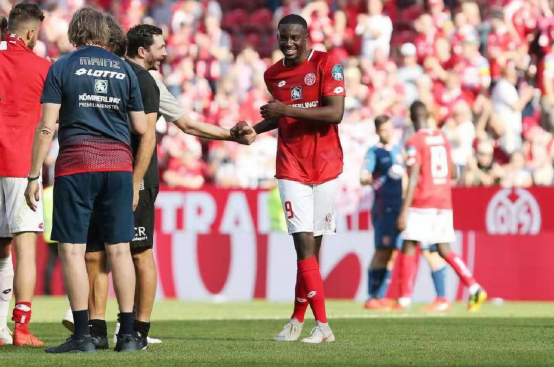 美因茨获得宝贵三分,摆脱降级区 美因茨获得宝贵三分,摆脱降级区