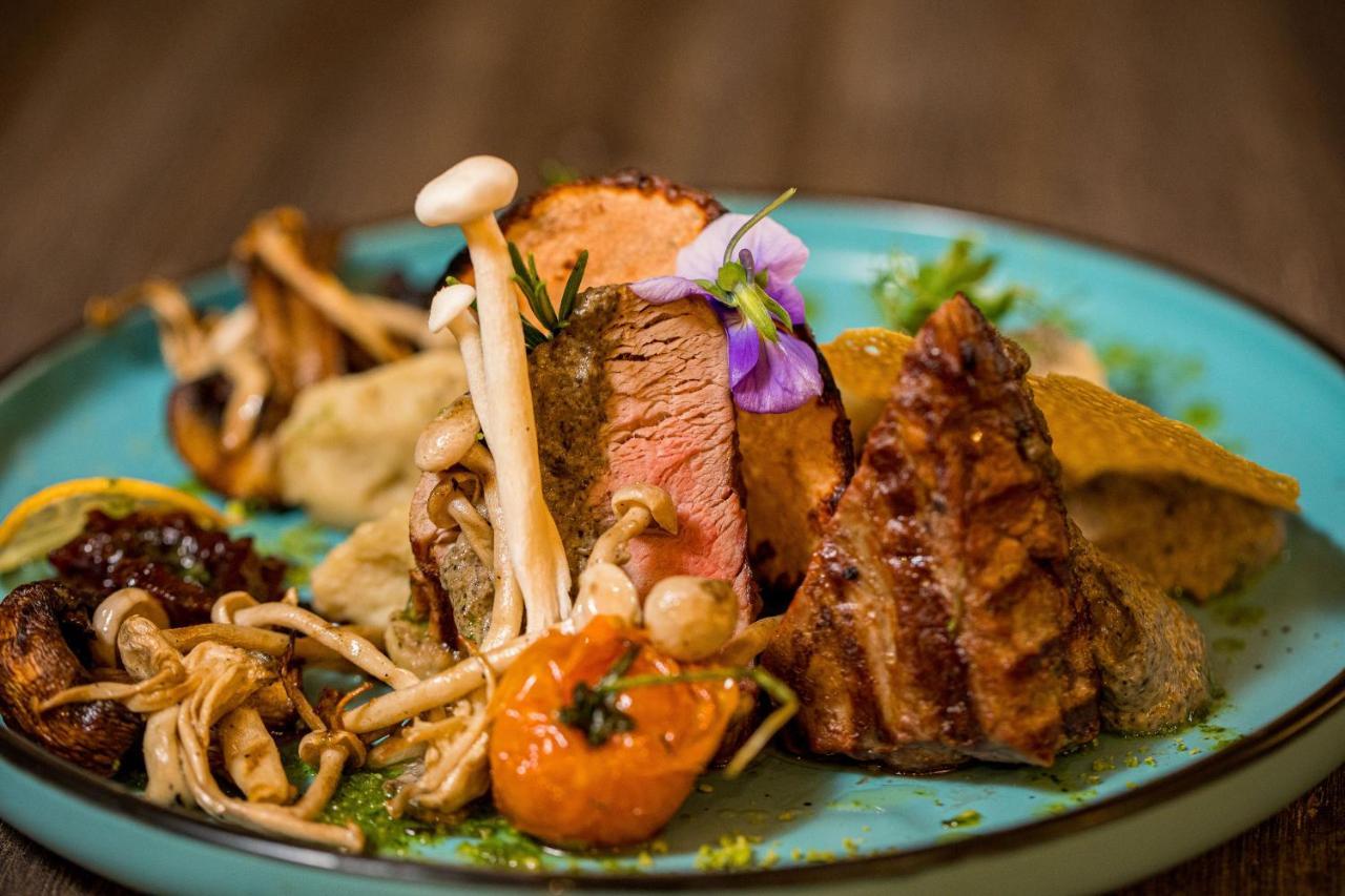 布加勒斯特队主场告捷,士气高涨欢欣胜利 布加勒斯特队主场告捷,士气高涨欢欣胜利