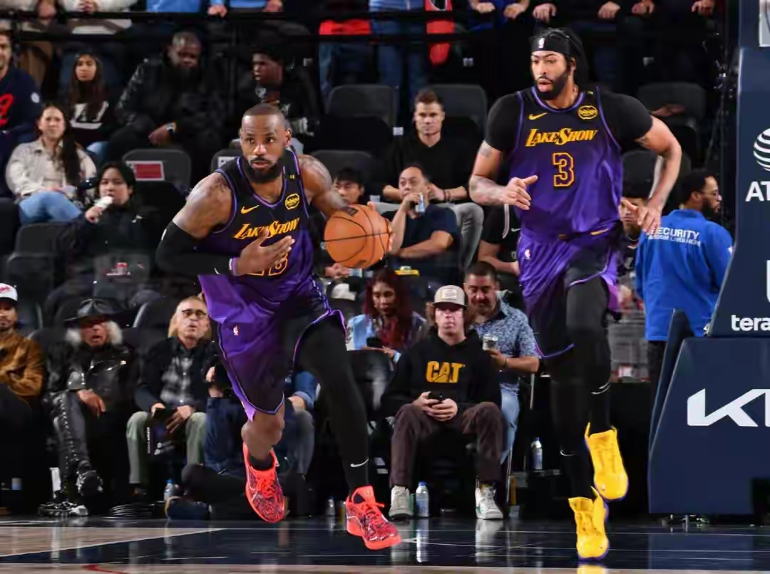 湖人取得关键胜利,艰难击败76人 湖人取得关键胜利,艰难击败76人