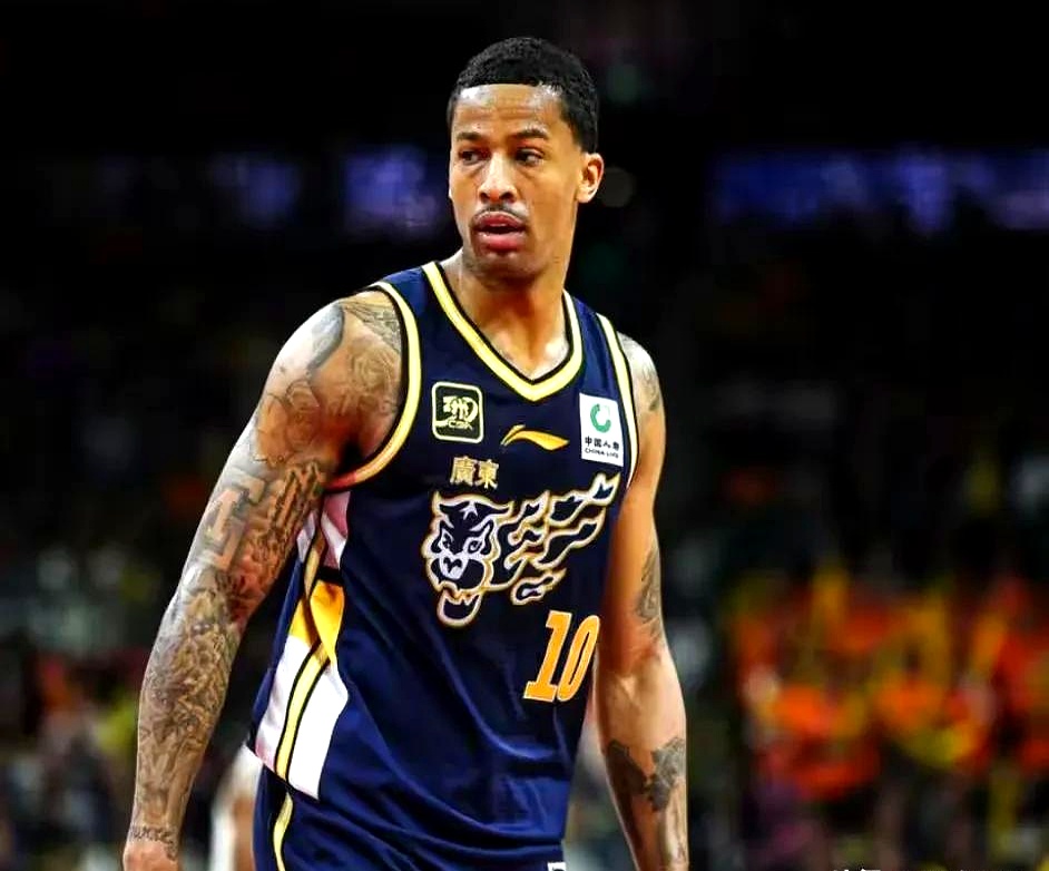 客场作战表现低迷,球队战绩受挫 客场作战表现低迷,球队战绩受挫