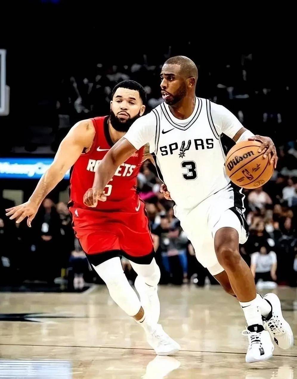 太阳队后卫连发致胜球,成为全队进攻灵魂 太阳队后卫连发致胜球,成为全队进攻灵魂