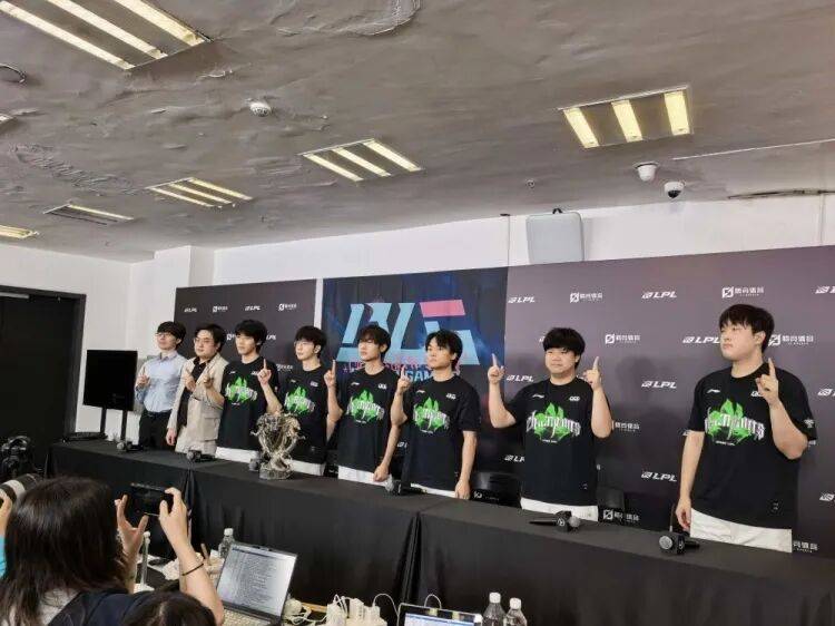 T1险胜100T,Knight单局斩获MVP激烈交锋全球总决赛,成为赛场最大亮点的简单介绍 T1险胜100T,Knight单局斩获MVP激烈交锋全球总决赛,成为赛场最大亮点的简单介绍