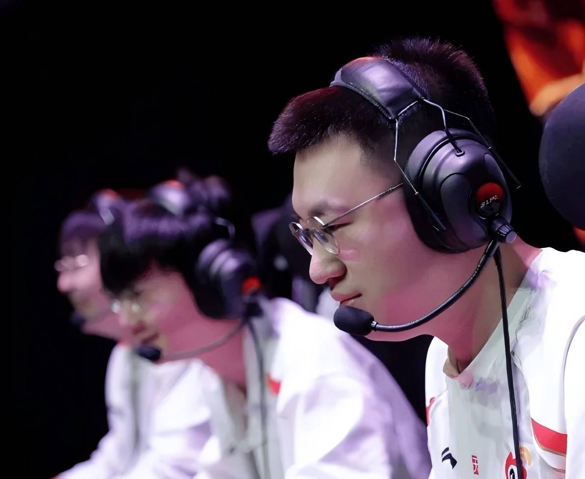 WBG轻取CLG,Xiaohu极限生还后反打激烈交锋八强赛,留下经典瞬间的简单介绍 WBG轻取CLG,Xiaohu极限生还后反打激烈交锋八强赛,留下经典瞬间的简单介绍