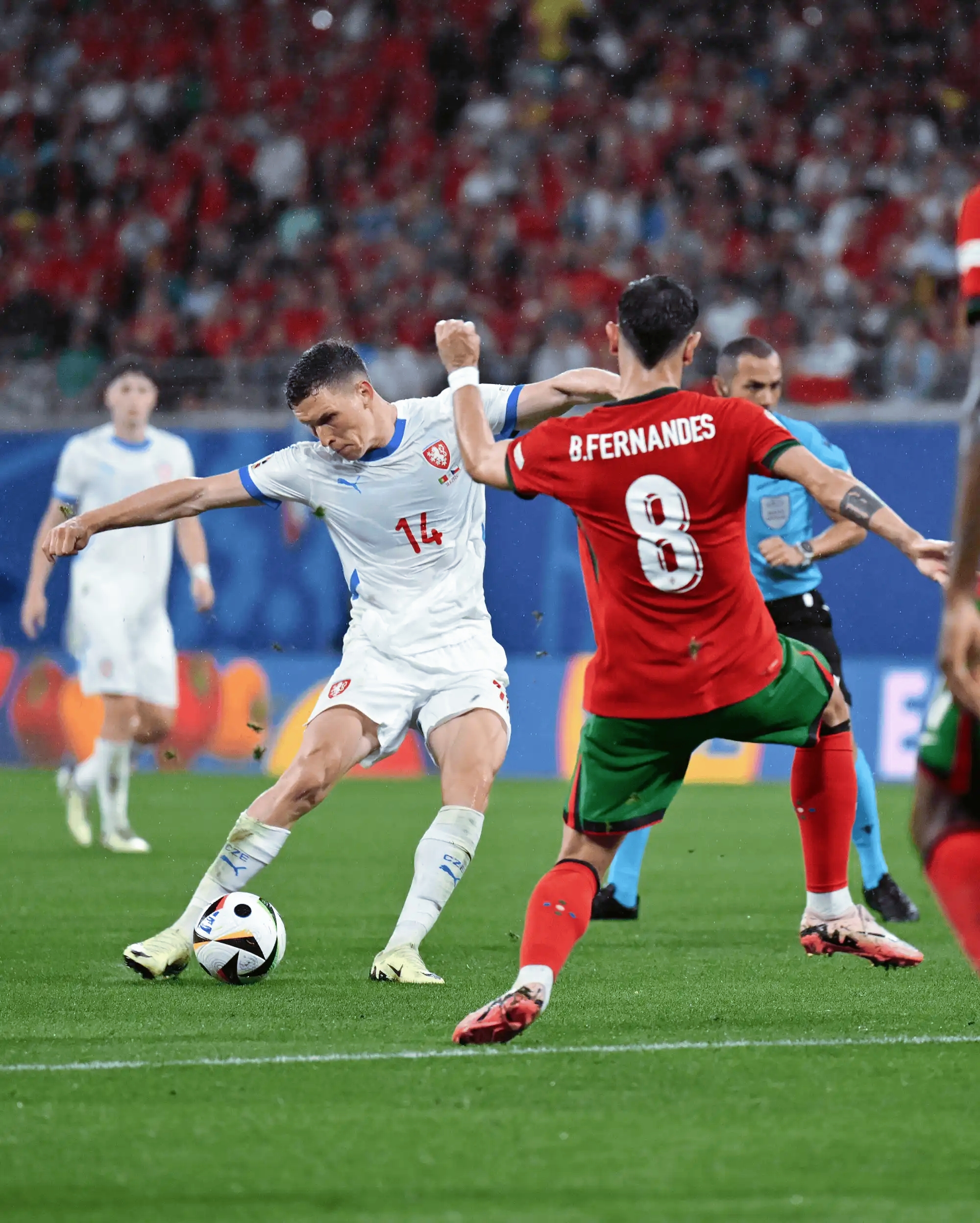 欧洲杯预选赛擂台赛火热进行,强队实力浮现 欧洲杯预选赛擂台赛火热进行,强队实力浮现