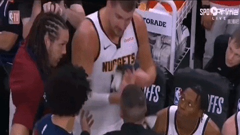 球队近期比赛战况不佳,教练组内部矛盾激化 球队近期比赛战况不佳,教练组内部矛盾激化