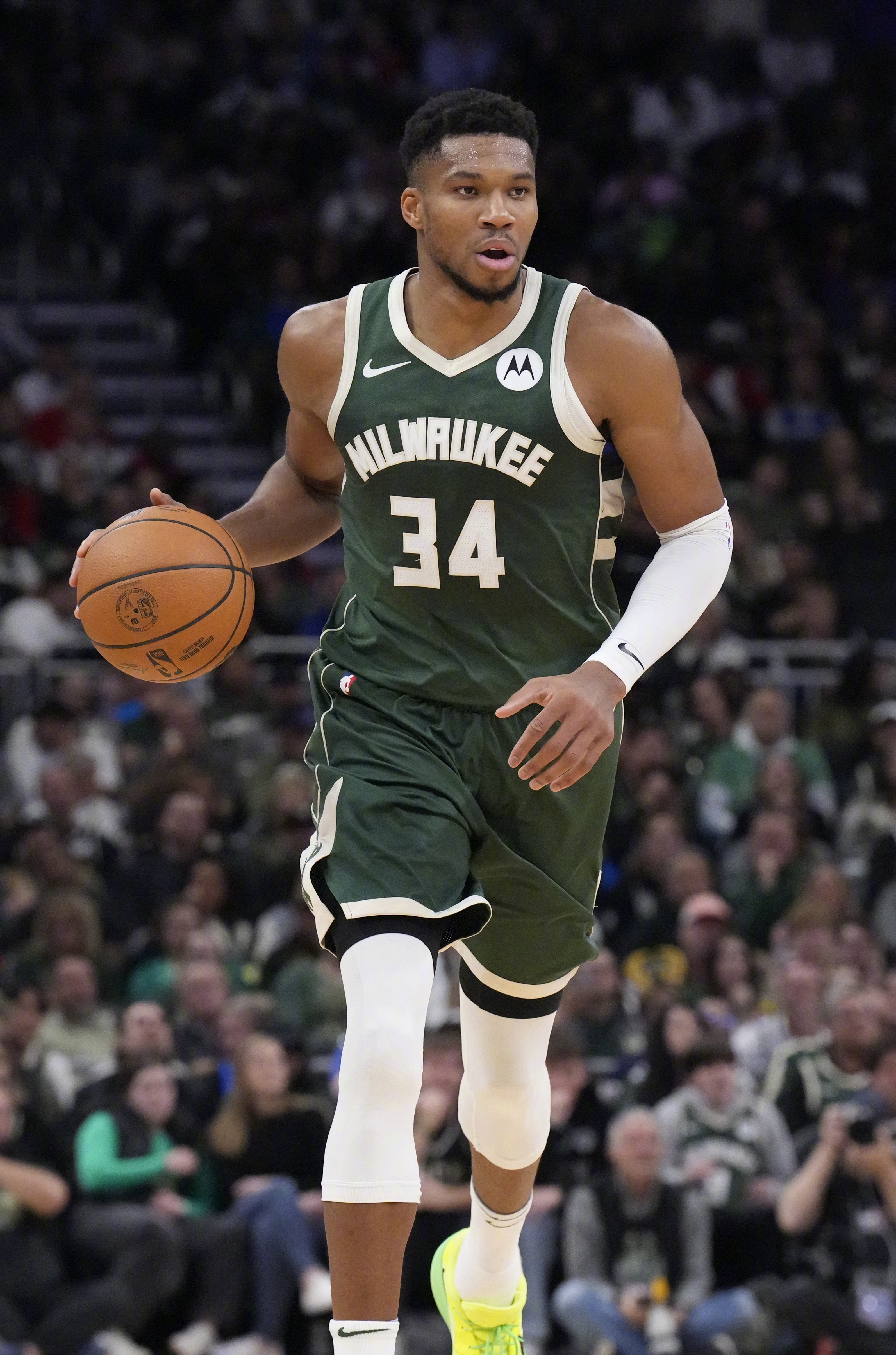 雄鹿再胜活塞,保持西部第一位置的简单介绍 雄鹿再胜活塞,保持西部第一位置的简单介绍