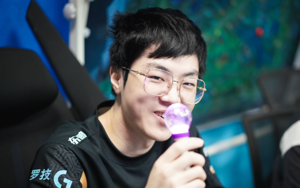 包含T1横扫100T,Uzi关键团战开团秒人宿命之战半决赛,点燃全场激情的词条 包含T1横扫100T,Uzi关键团战开团秒人宿命之战半决赛,点燃全场激情的词条