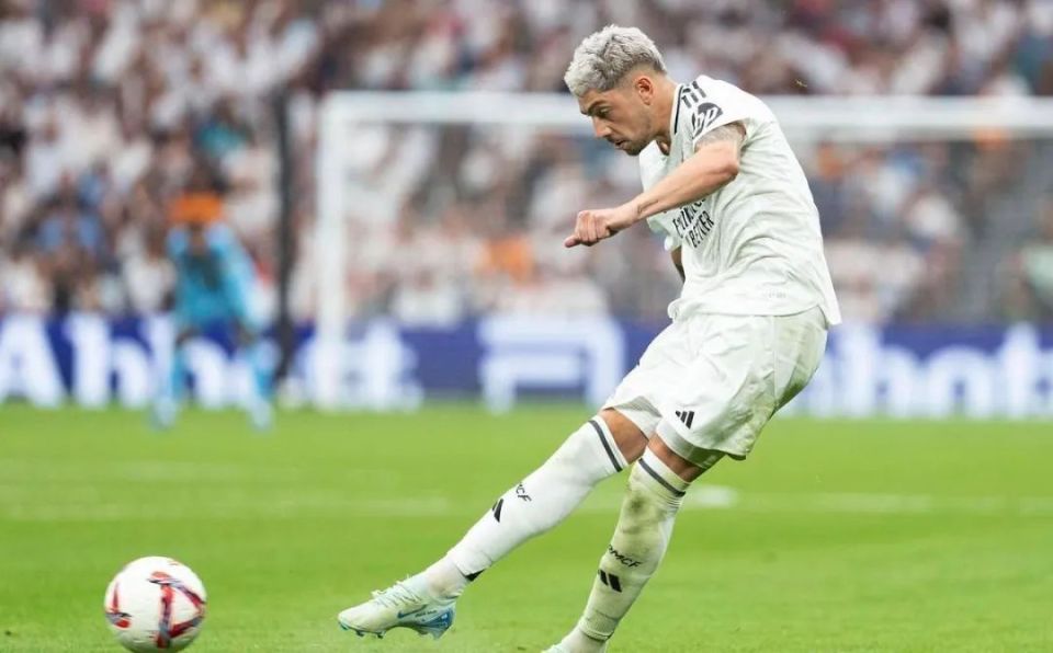 银河战舰球队正式宣布引进新中场球员，备战欧洲联赛