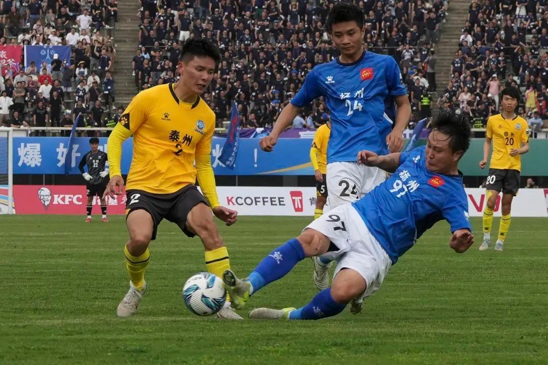 传球配合默契,使得球队攻势如潮 传球配合默契,使得球队攻势如潮