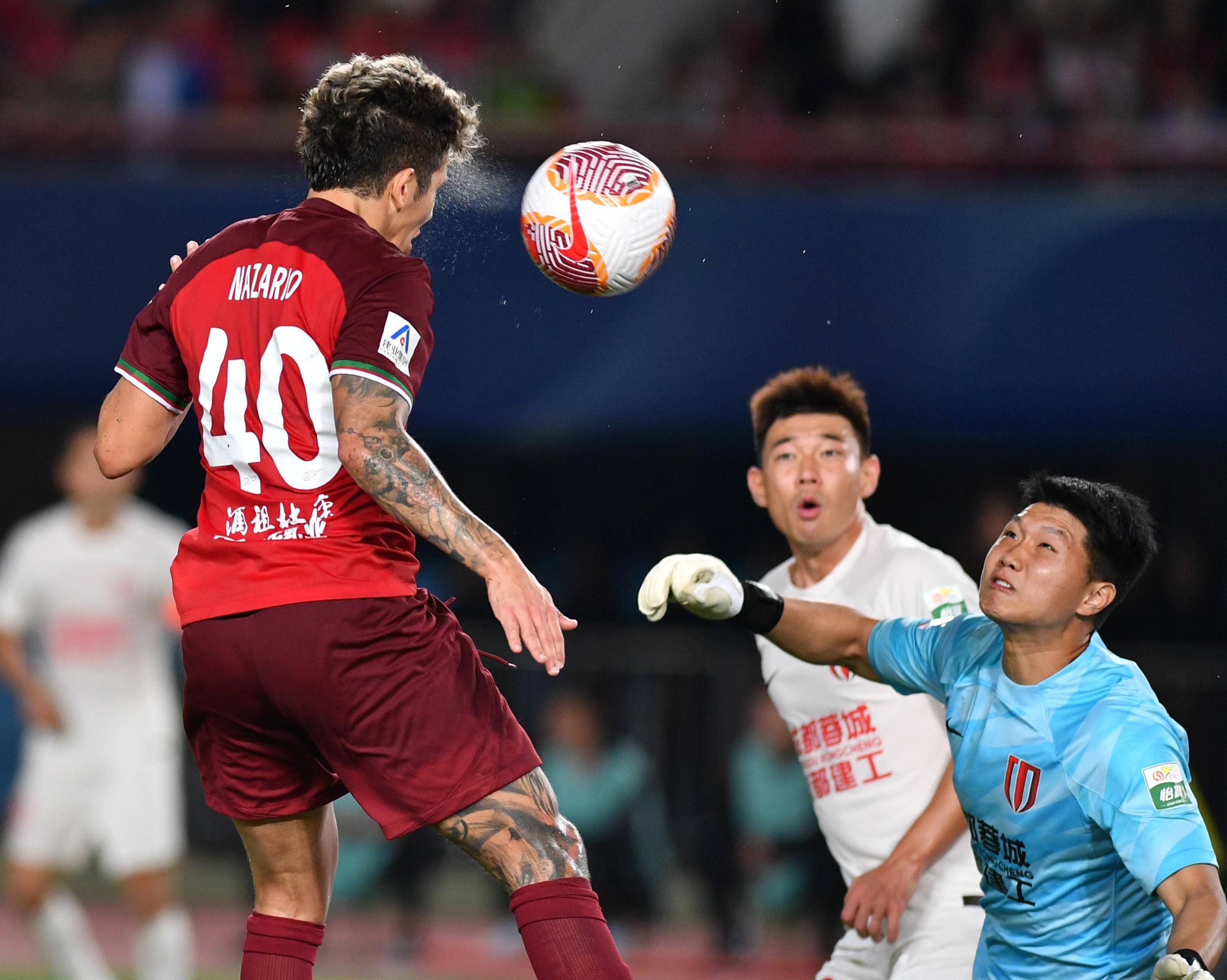 中超球员集体亮相国际比赛舞台,精彩纷呈 中超球员集体亮相国际比赛舞台,精彩纷呈