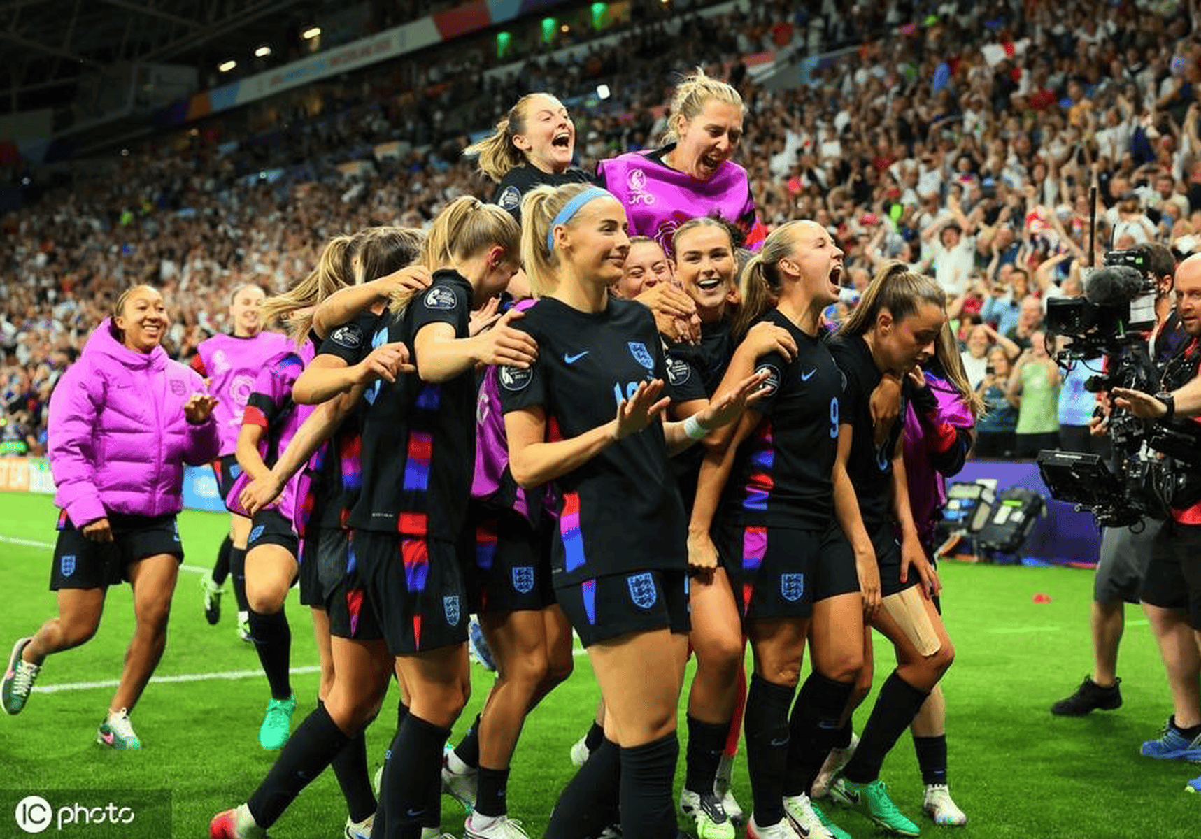 英格兰女足再下一城跻身前四