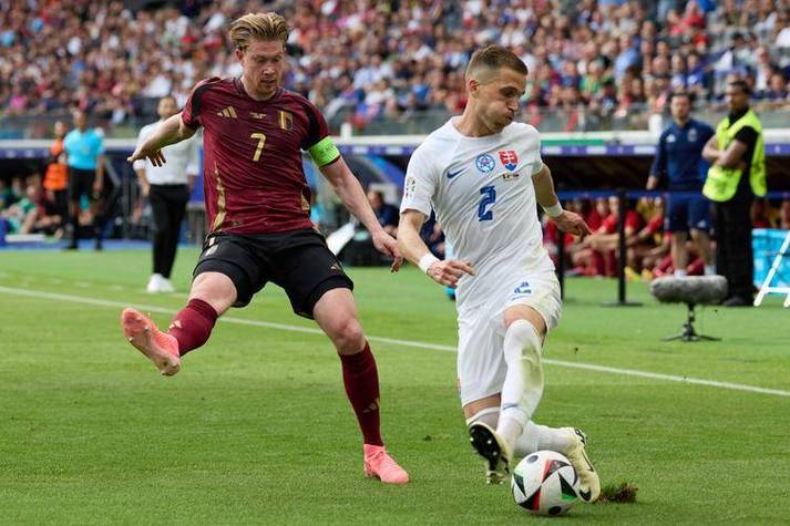 欧预赛战役持续,各项对决场上实力碰撞 欧预赛战役持续,各项对决场上实力碰撞