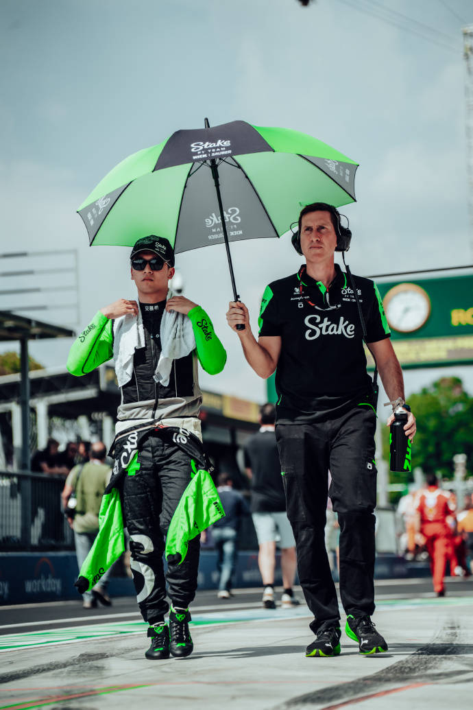 法拉利鏖战哈斯车队,周冠宇高光表现的简单介绍 法拉利鏖战哈斯车队,周冠宇高光表现的简单介绍