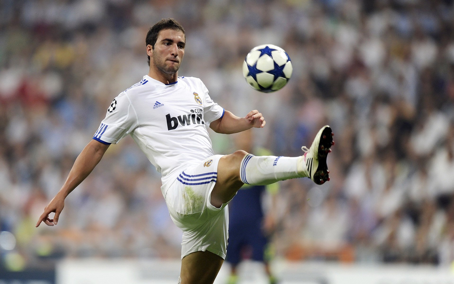 洛杉矶没有星空，那个在篮球之夜救赎自己的足球灵魂