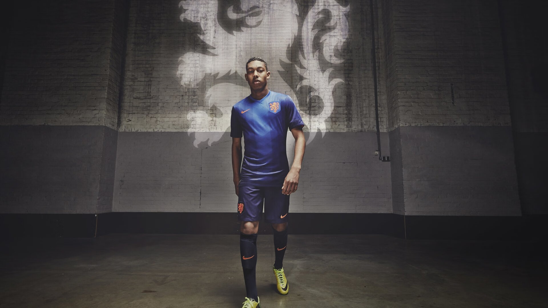 黑马逆袭!雷诺绝地反击轻取红牛,新星皮亚斯特里一战封神