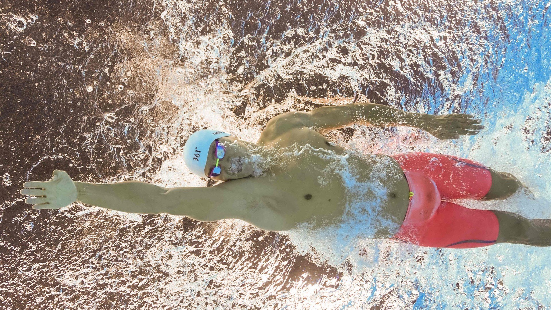 网球场上的两个半球,当戴维斯杯的泥土遇见拉沃尔杯的星空